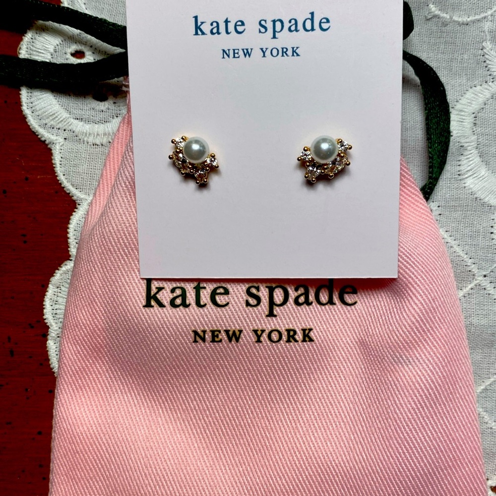 Kate Spade cluster pearl earrings in gold💞